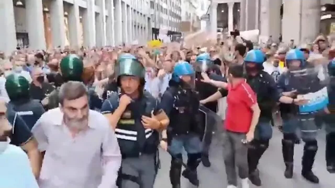 Manifestazione green pass Milano. Agosto2021
