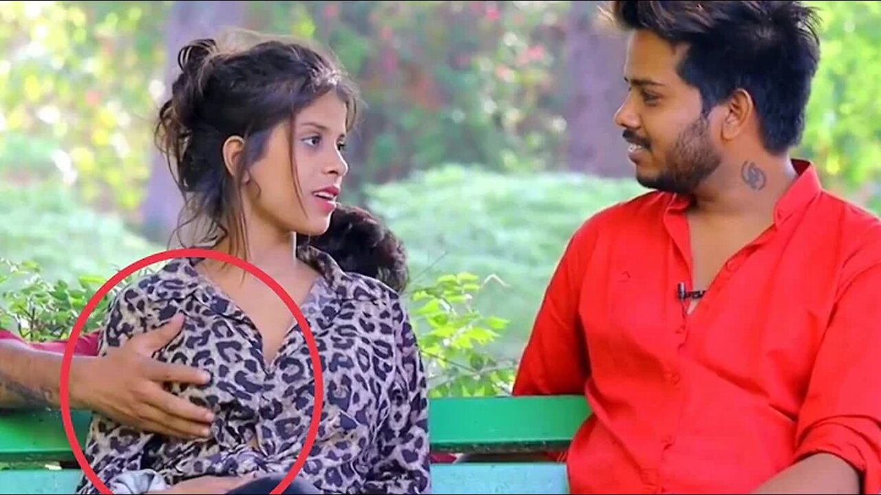 तुम काफी अच्छी हो || Extra hand prank | Extra Hand Touching Chest 🖐️✊✋| Hand Touching prank 🤣😘