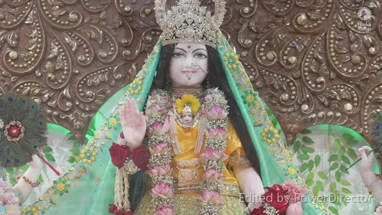 GOPI GITA: Guruji canta no final das cerimónias de inauguração do 1º Templo BM do Canadá, em Toronto