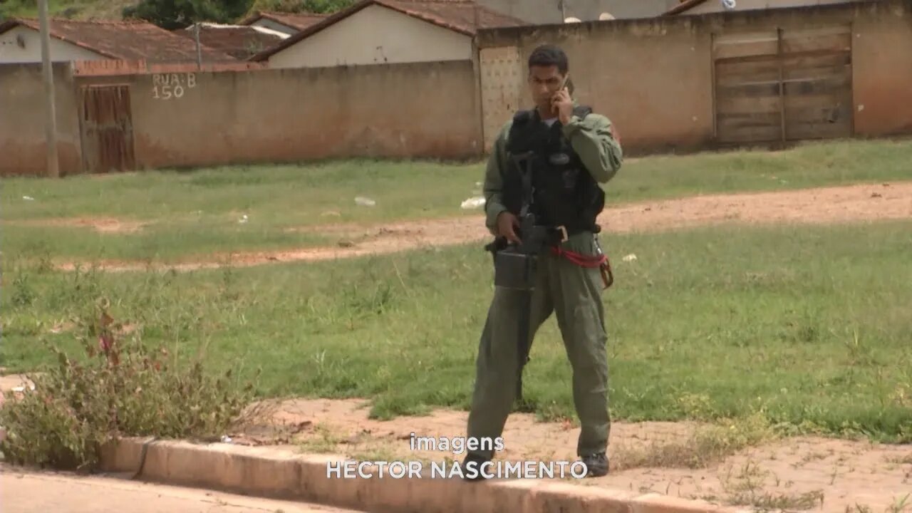 Adolescente apreendido e homem procurado suspeitos de atirar contra viatura em Gov. Valadares