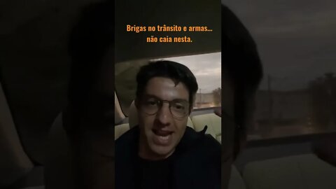 Briga de trânsito e arma não combinam.