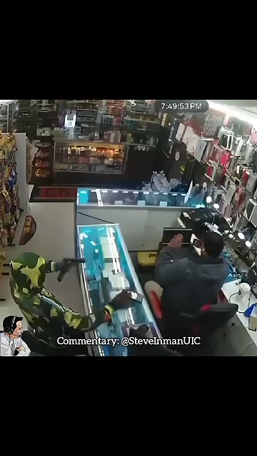 New Orleans: Store clerk takes out armed robbers.