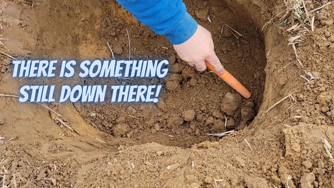 There is Something Still Down There? What is it? Awesome Metal Detecting Finds.