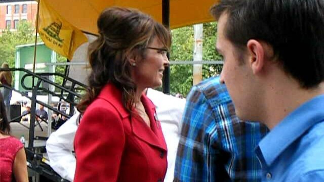 Everyone wants a picture with Sarah Palin.AVI