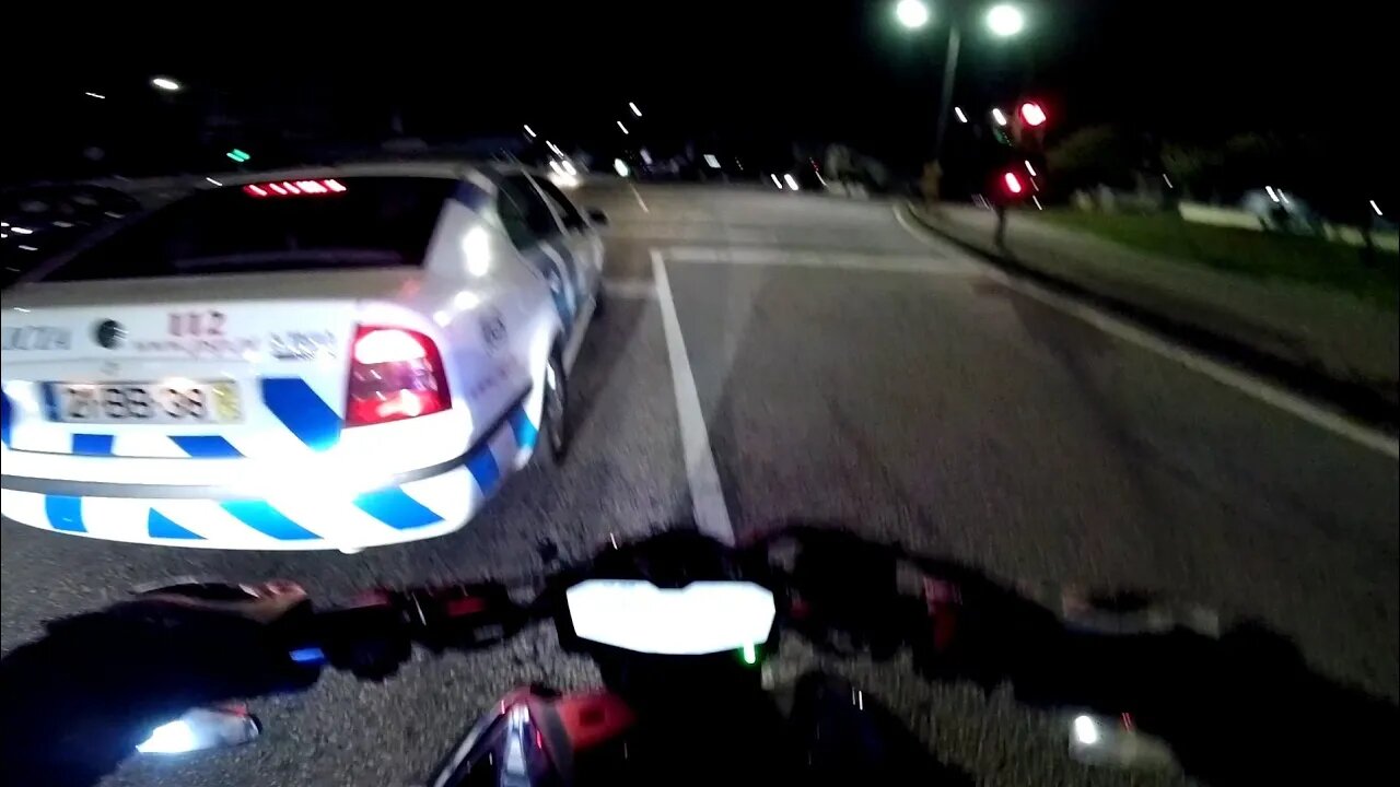 Yamaha Mt-07 Passa com respeito pela policia mas passa