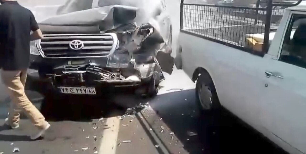 Strange Toyota Land cruiser car crash