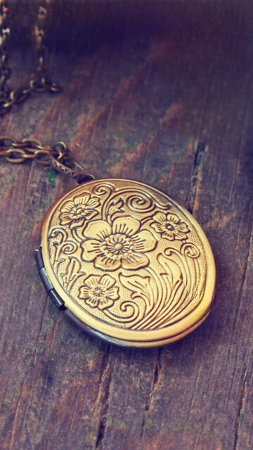 Ominous Spellbinding Antique Possessed Locket