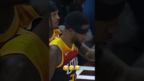 Jordan Clarkson Helps Out Royce O’Neale 😂