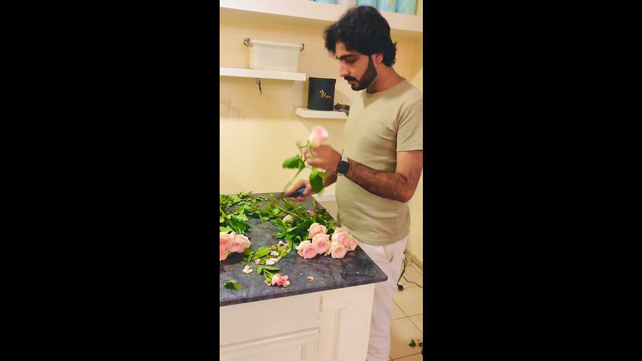 Cleaning the pink rose #mursaleenflorist