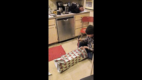 How to wrap a gift the right way