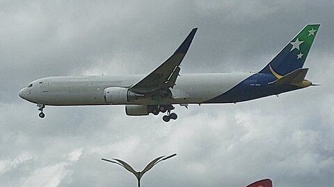 Boeing 767-300ERF PR-ABB na aproximação final vindo de Guarulhos para Manaus