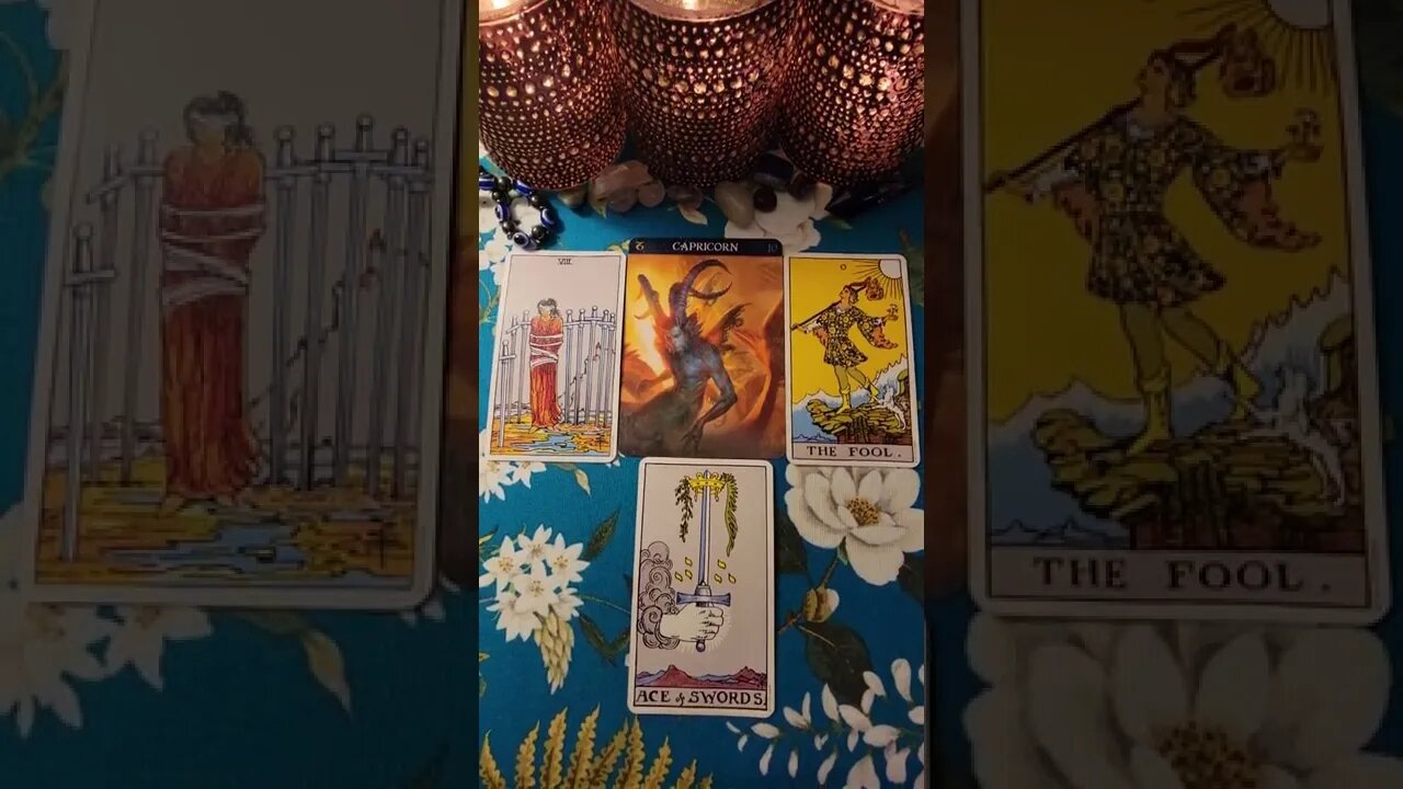 Capricorn ❤️ Your Past, Present & Future Tarot Reading #shorts