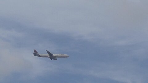 Airbus A320NEO PR-YSG vindo de Campinas e Airbus A321 PT-MXA vindo de Guarulhos