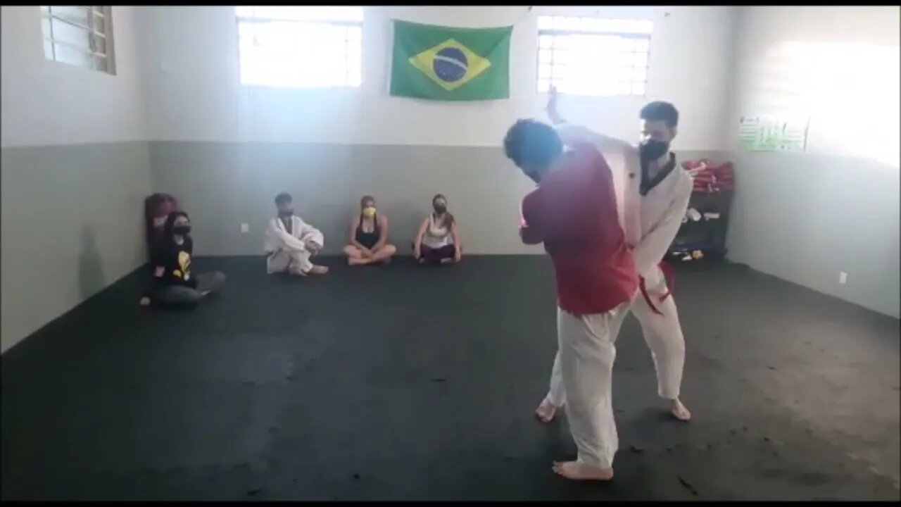 Defesa circular Senhor Miyagi que ensinou kkkk