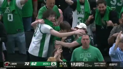 27pzw9Marcus Smart drains the step back corner 3 after checking back in and TD Garden erupts again