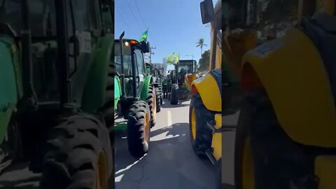 Agro na rua apoiando o presidente Bolsonaro.