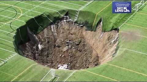 GIANT SINKHOLE SWALLOWS PORTION🕳️🏟️🕳️⚽️OF ILLINIOS SOCCER FIELD🕳️🏟️💫