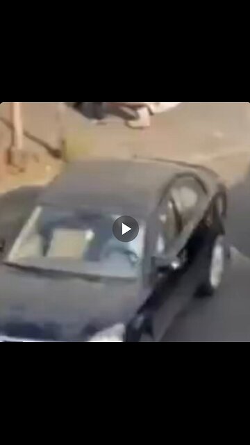 Syrian banks are being looted en masse.