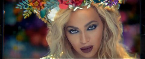 Coldplay-Hymn For The Weekend(Official Video)