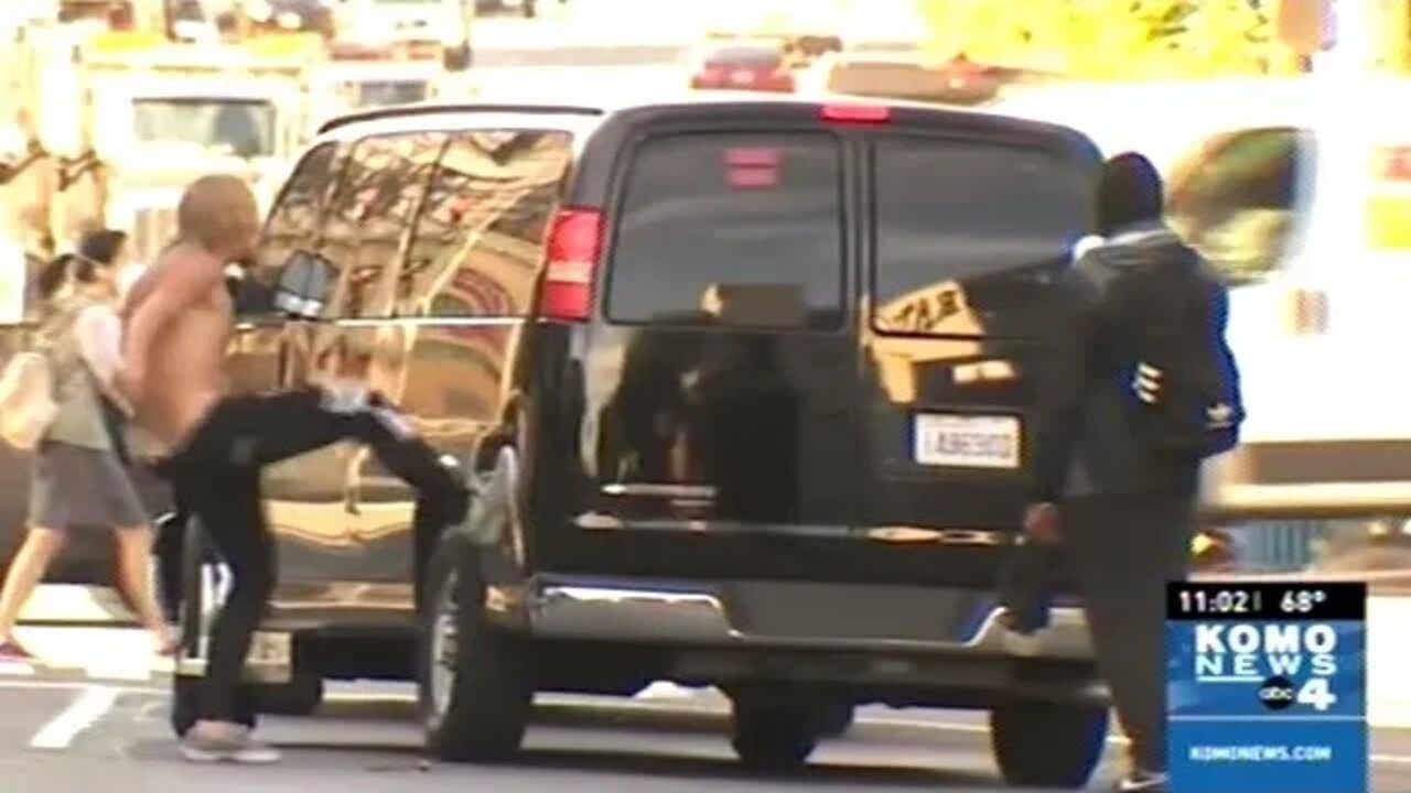 Video Shows CHOP Protesters Chase Away Seattle DOT Trying To Remove Barriers!