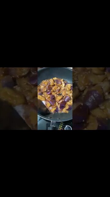 红烧茄子。Braised Eggplant
