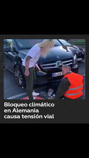 Activistas climáticos alemanes bloquean carreteras con ayuda de la Policía