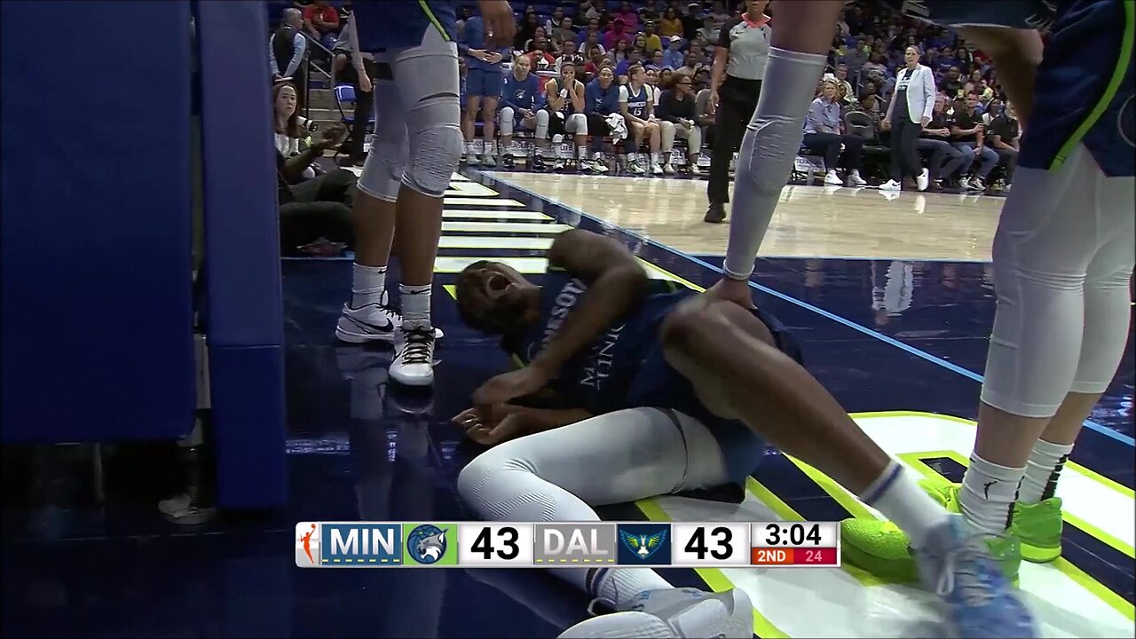 🤕 WNBA Lottery Pick Leaves Game After NASTY Ankle Injury! | Minnesota Lynx vs Dallas Wings