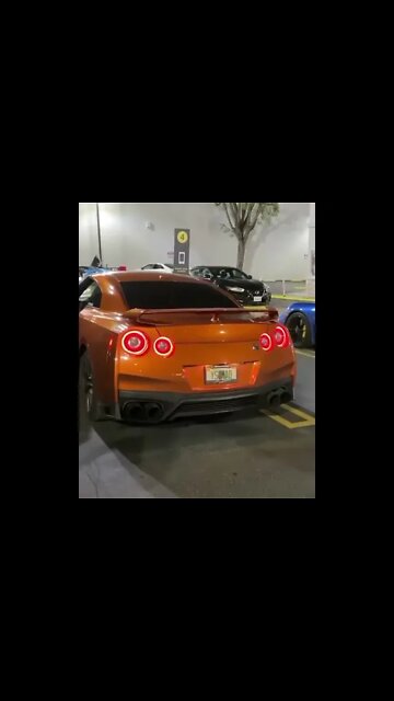 Chamuscado tudo (Nissan GTR)