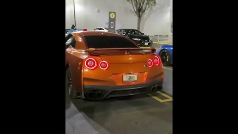 Chamuscado tudo (Nissan GTR)