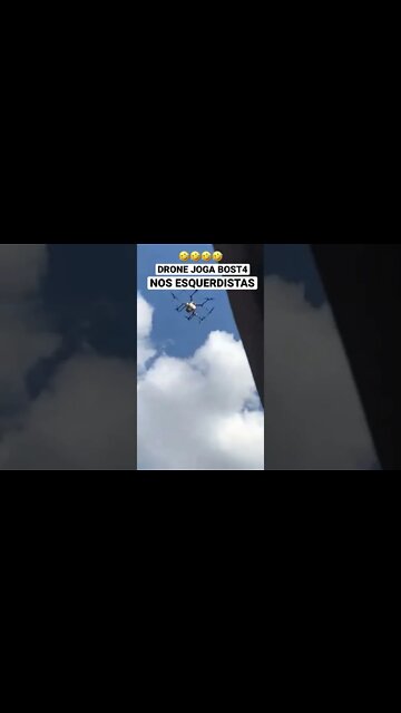 Drone sobrevoa evento do PT e joga m3rda e urina no público. 🤣🤣 #bolsonaro #pt #lula #shorts