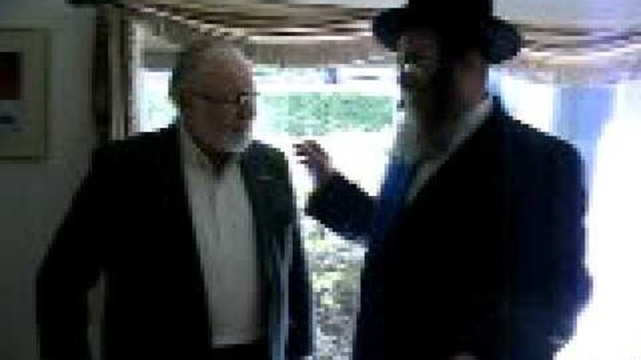 Shidlovtzer Rebbe speaking with Dr. Chaim Dromis