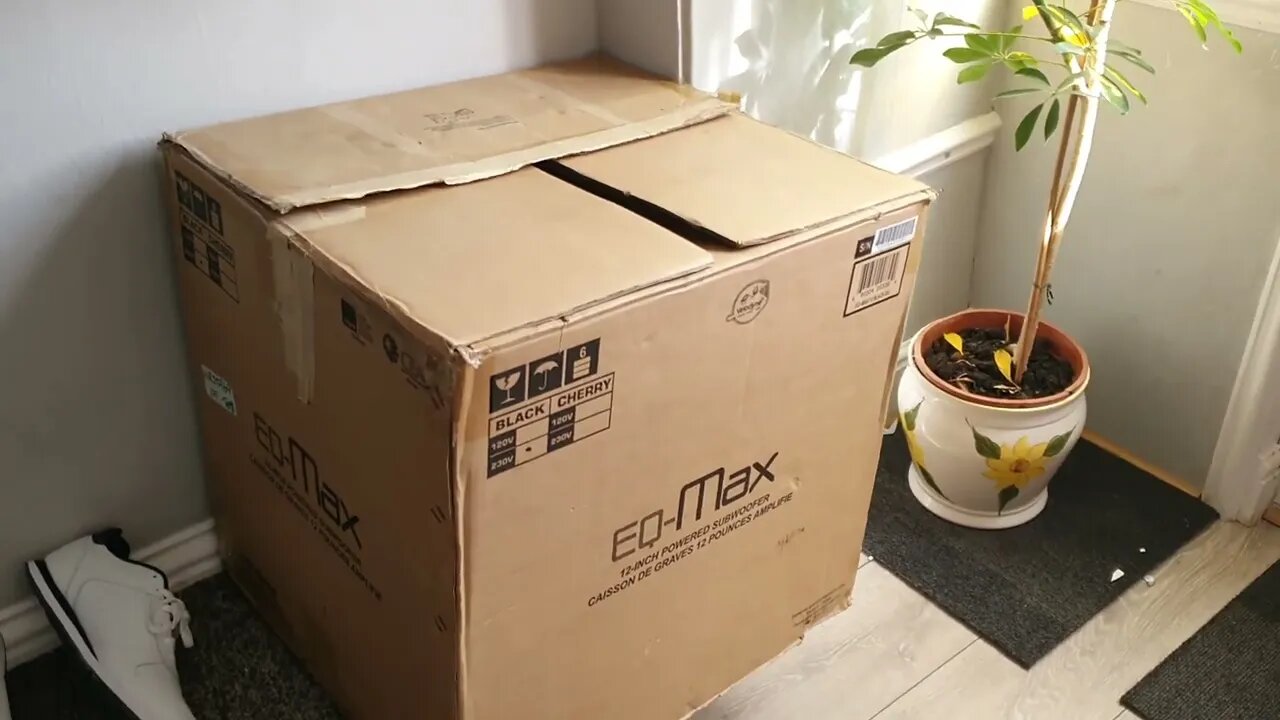 Bought a nice big Velodyne eq max subwoofer 12-inch subwoofer and unboxing it from Facebook