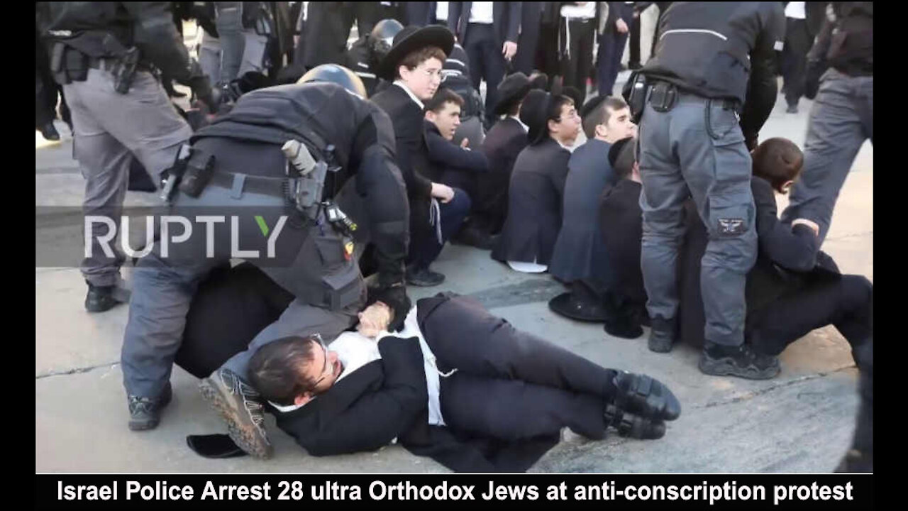 Israeli Police Arrested 28 Demonstrators at Anti-draft Protest