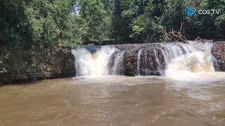 Vamos refrescar na cachoeira