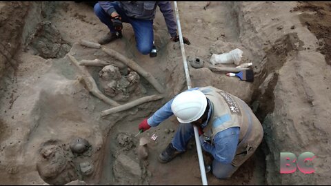 Workers uncover eight mummies and pre-Inca objects in Peru