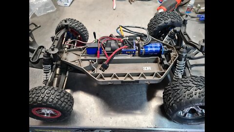 10 +Year old TRAXXAS Slash REBUILD -- Part 1