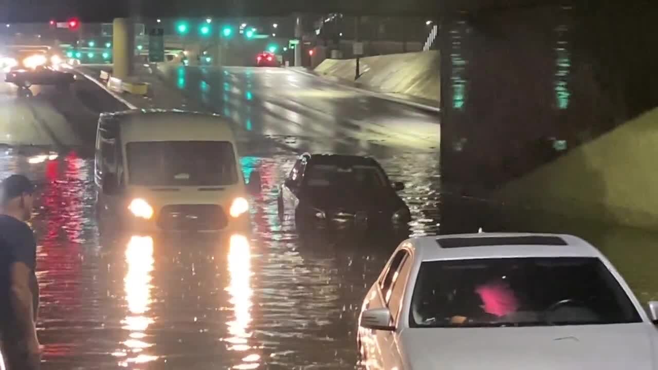 Severe Thunderstorm Warning in effect for Las Vegas by National Weather Service