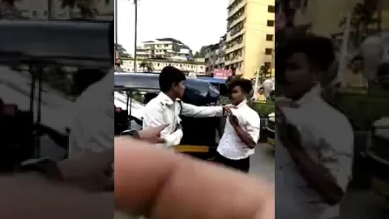 Fight with Traffic Police in Mumbai