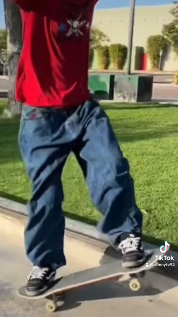 Awesome skate clips.