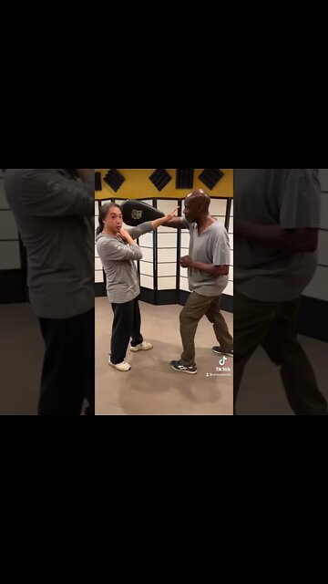 Wing Chun | Dealing With A Hook Punch | #shorts