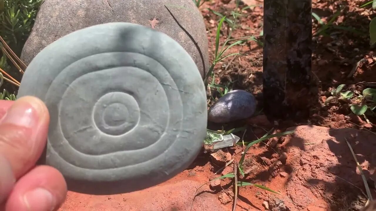 Mini Pick A Card Reading & charging crystals in the Sedona Sun! Happy Virgo Season! 🧚🏾‍♂️🪄🌞