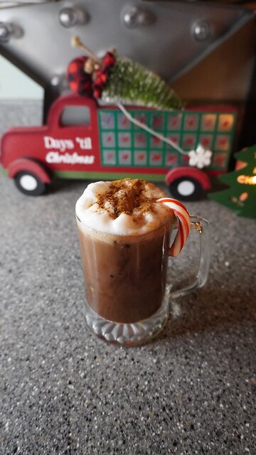 23 Days to Christmas | Easy, Creamy Peppermint Patty Latte