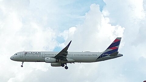 Airbus A321 PT-MXQ vindo de Guarulhos para Manaus