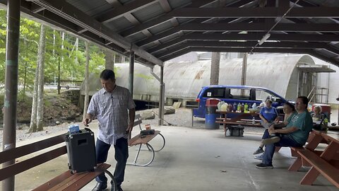 Pastor Arlis leading worship 8/27/23