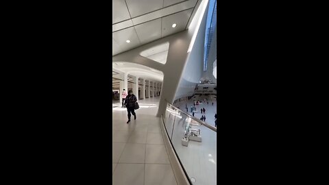 Have you ever noticed why Apple has big and spacious stores? 🍏