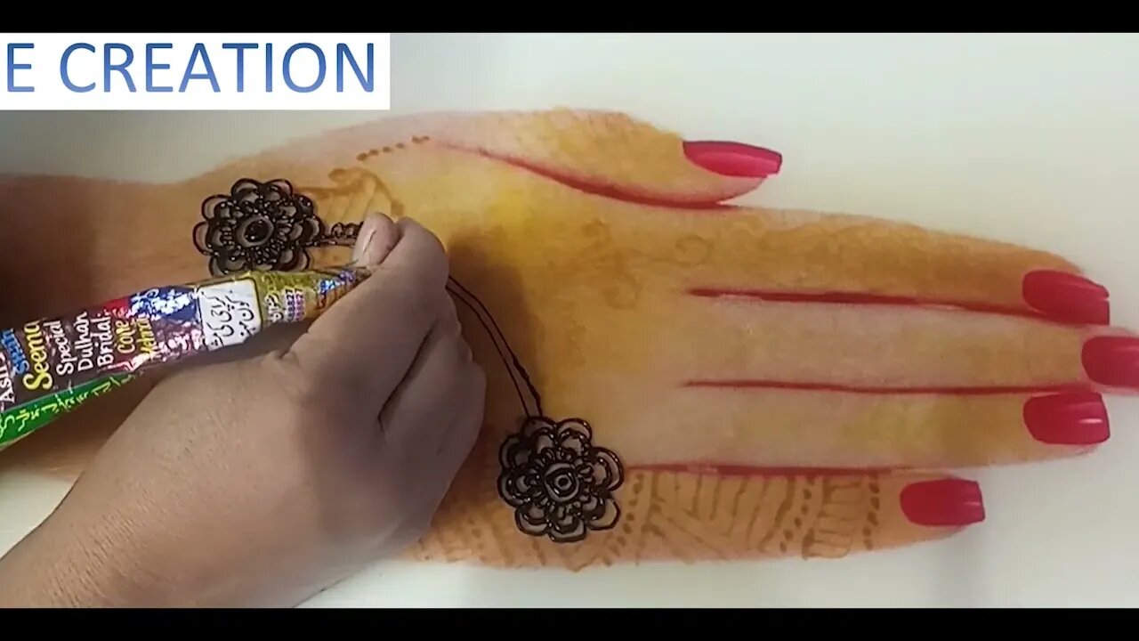 Gorgeous front hand Arabic mehndi design