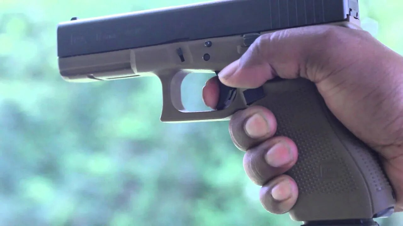 GLOCK 17 Gen 4 vs M&P 9 Shooting Review