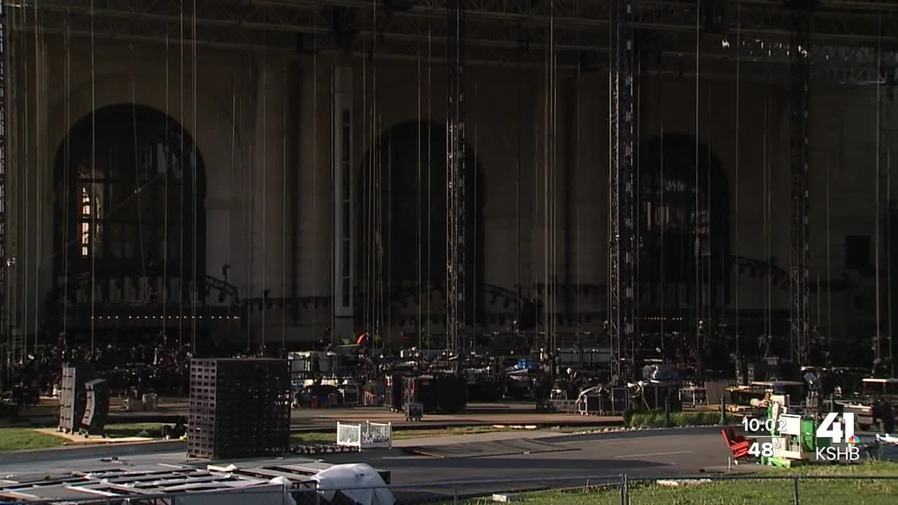 Construction crews continue preparations for NFL Draft