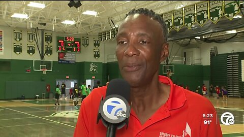 Greg Kelser back in the gym for annual summer basketball camps