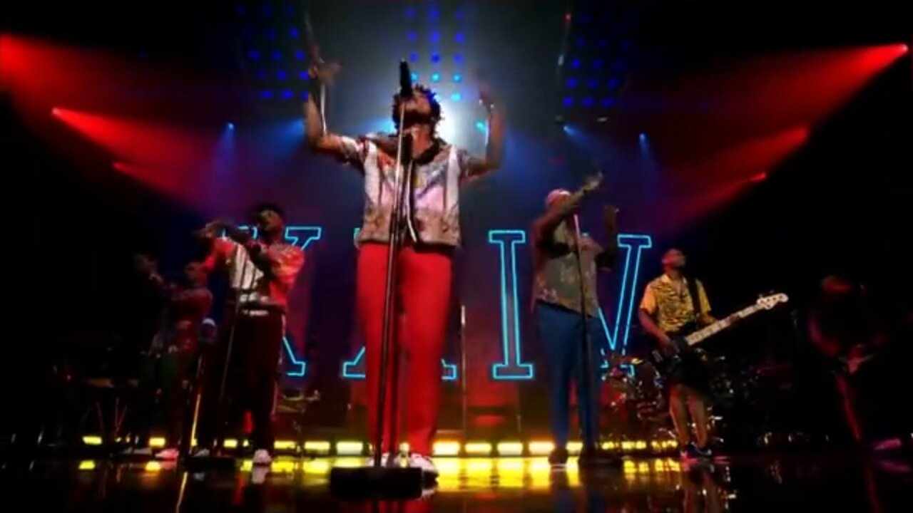 Bruno Mars- That’s What I Like (Live @ The Apollo)